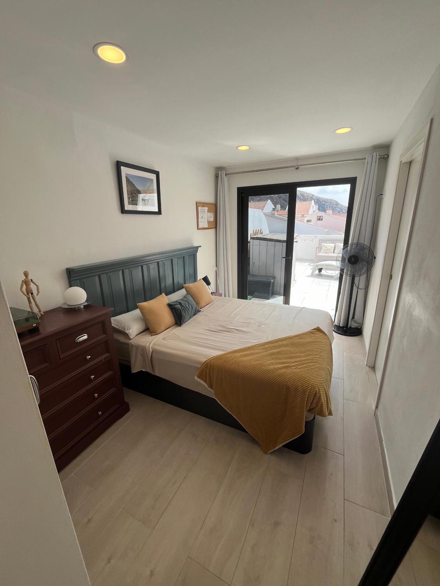Апартаменты Sea View Penthouse With Large Terrace Лос Кристианос Экстерьер фото